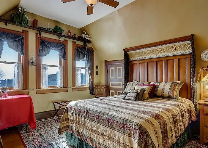 Schuster Mansion Bed & Breakfast